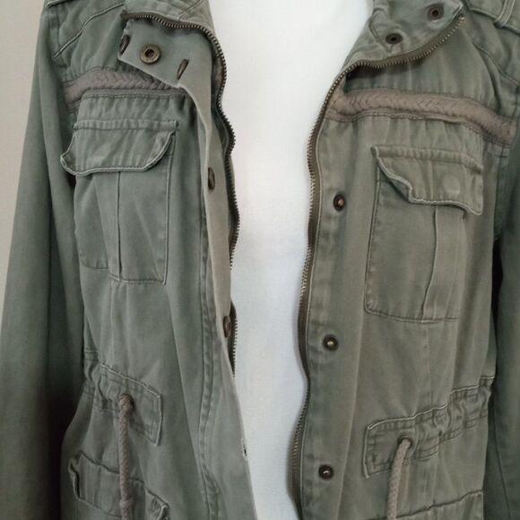 Women's 4 Pocket, Snap, Zip, Drawstring Military Style Jacket (Size L) - Picture 5 of 9